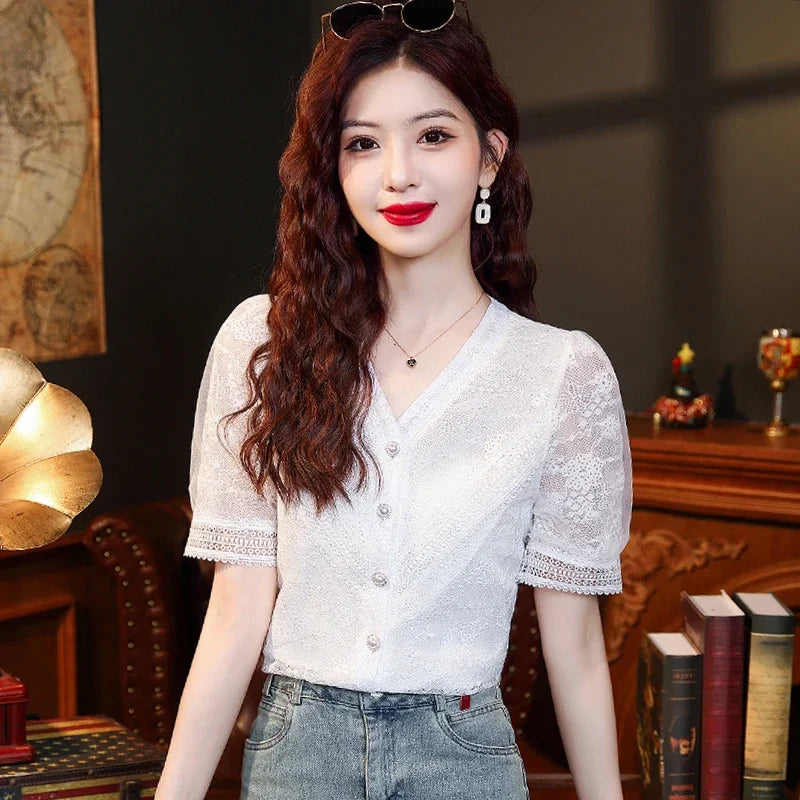 Casual V-Neck Hollow Out Lace Shirt Blouse van Sophia's Couture