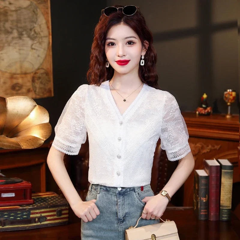 Casual V-Neck Hollow Out Lace Shirt Blouse van Sophia's Couture