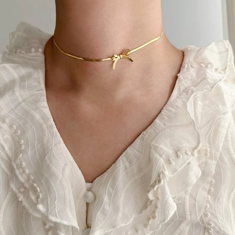 Collier Arc en Titane Envoûtant pour Femmes Élégantes