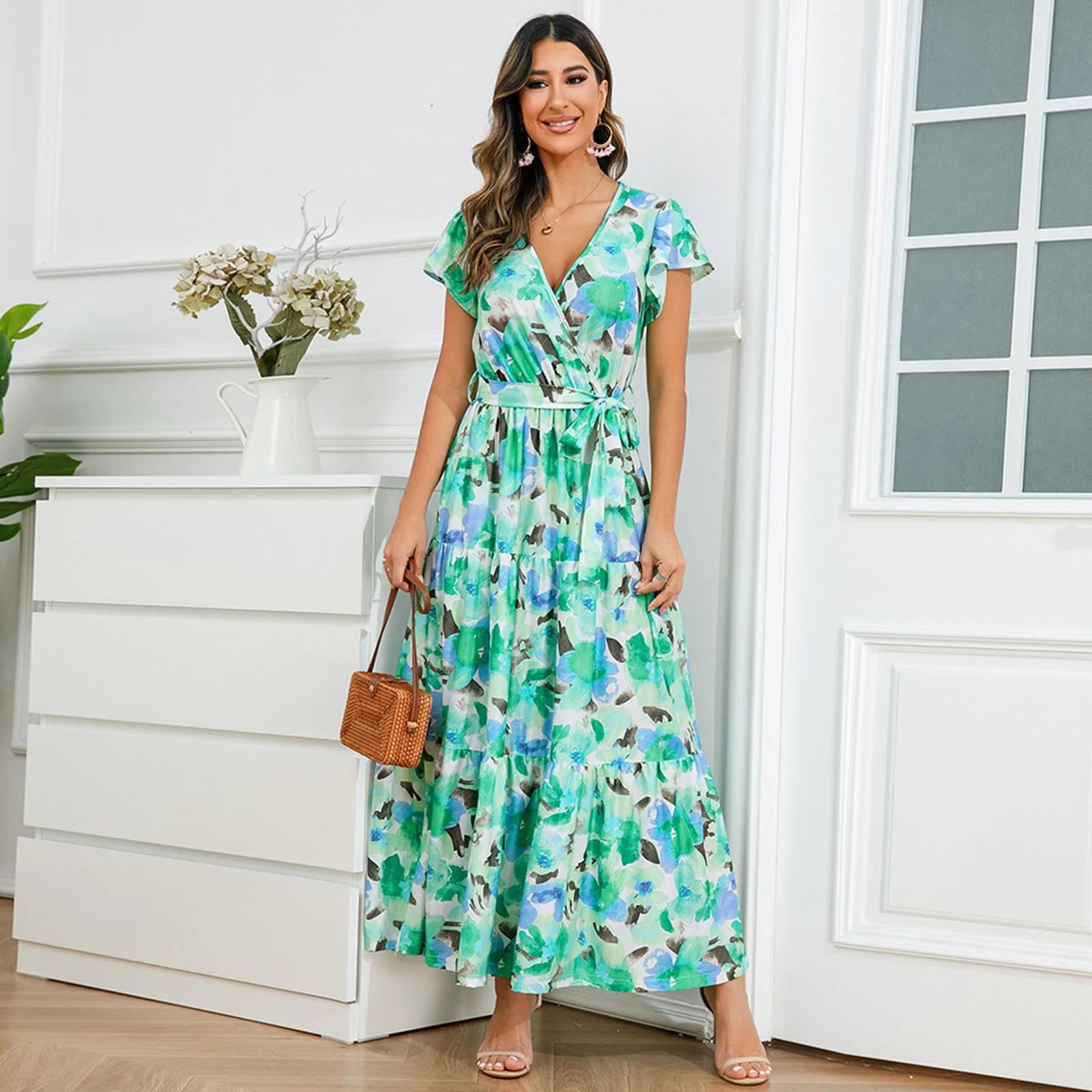 Sommerliches V-Ausschnitt Blumenkleid mit Rüschen