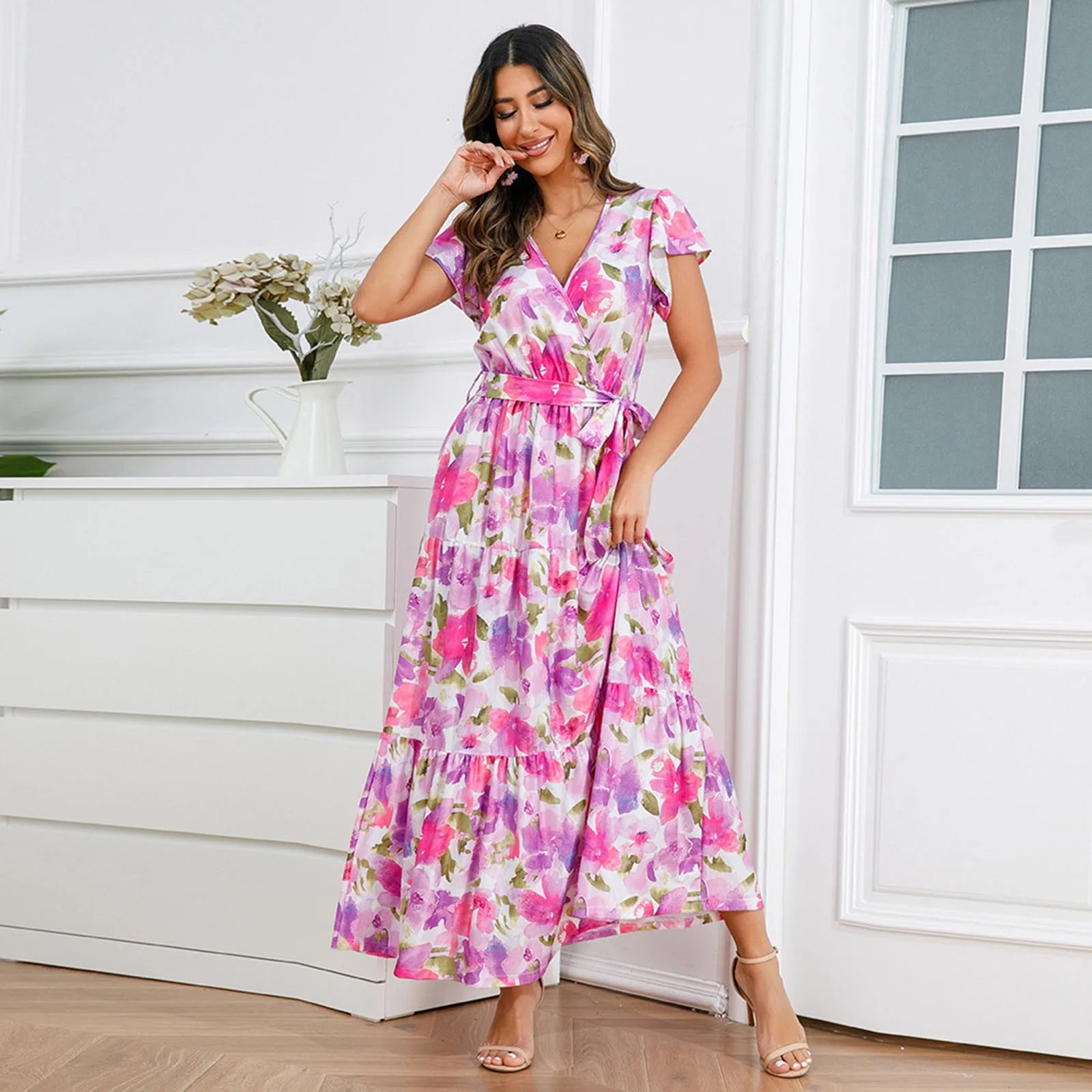 Sommerliches V-Ausschnitt Blumenkleid mit Rüschen