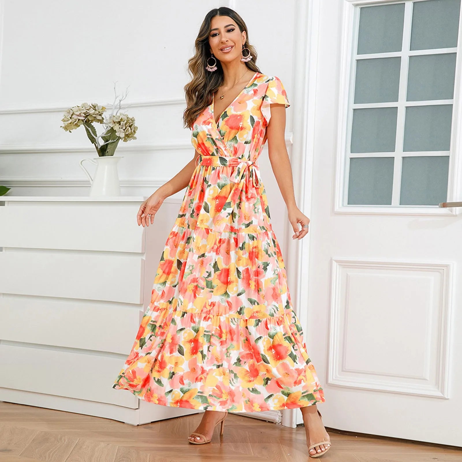 Sommerliches V-Ausschnitt Blumenkleid mit Rüschen