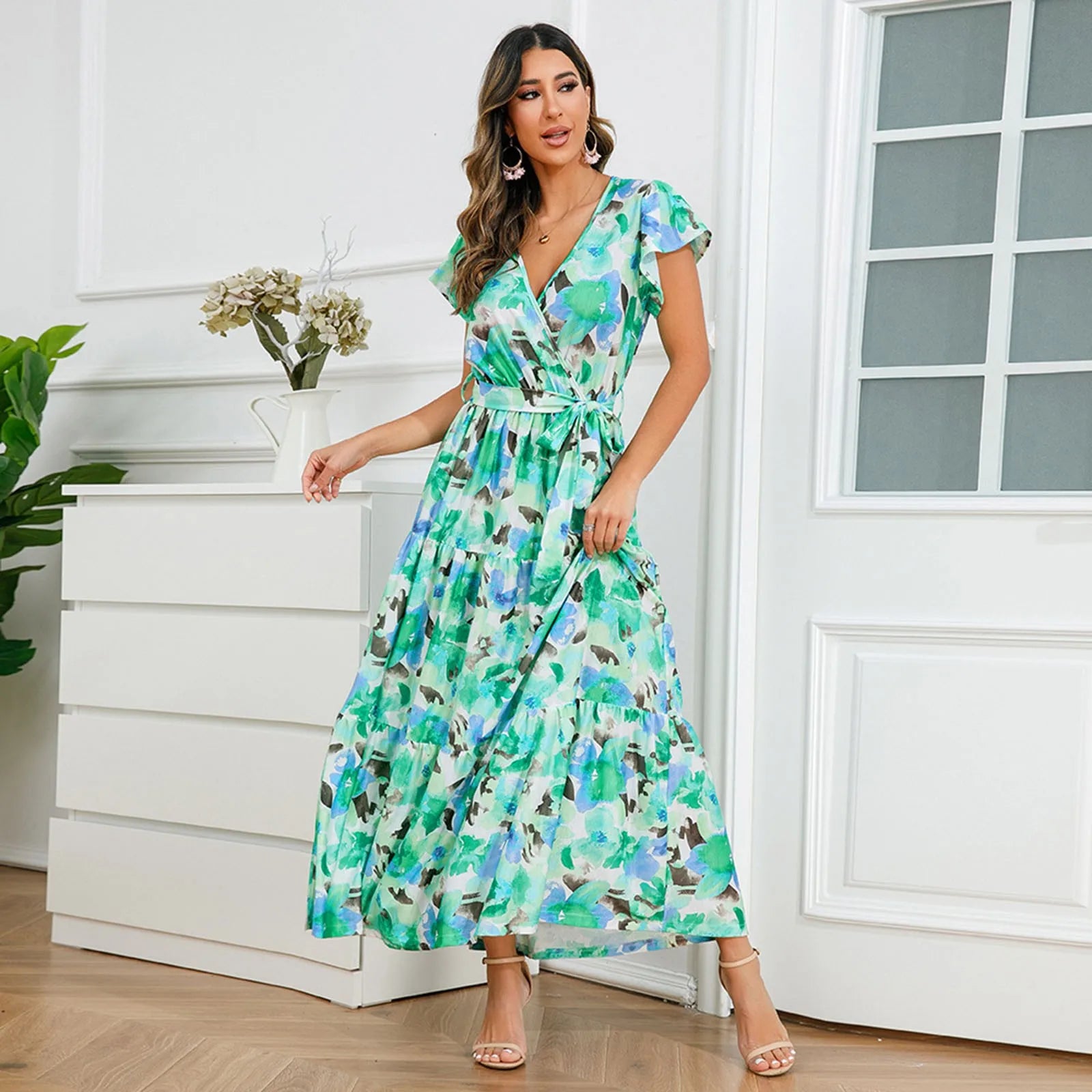 Sommerliches V-Ausschnitt Blumenkleid mit Rüschen