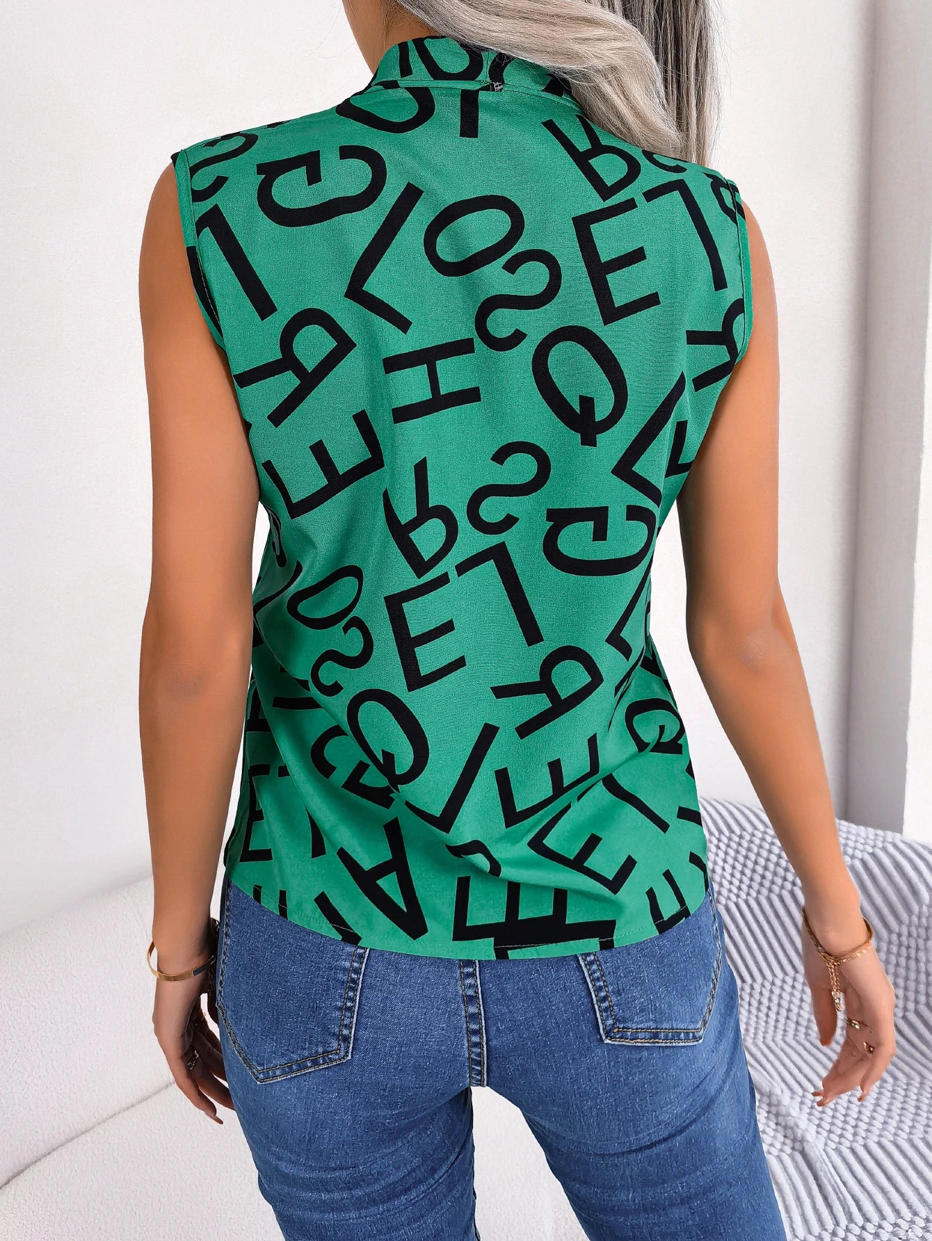 Stilvolles Sommer-Top mit Buchstabendruck für Frauen
