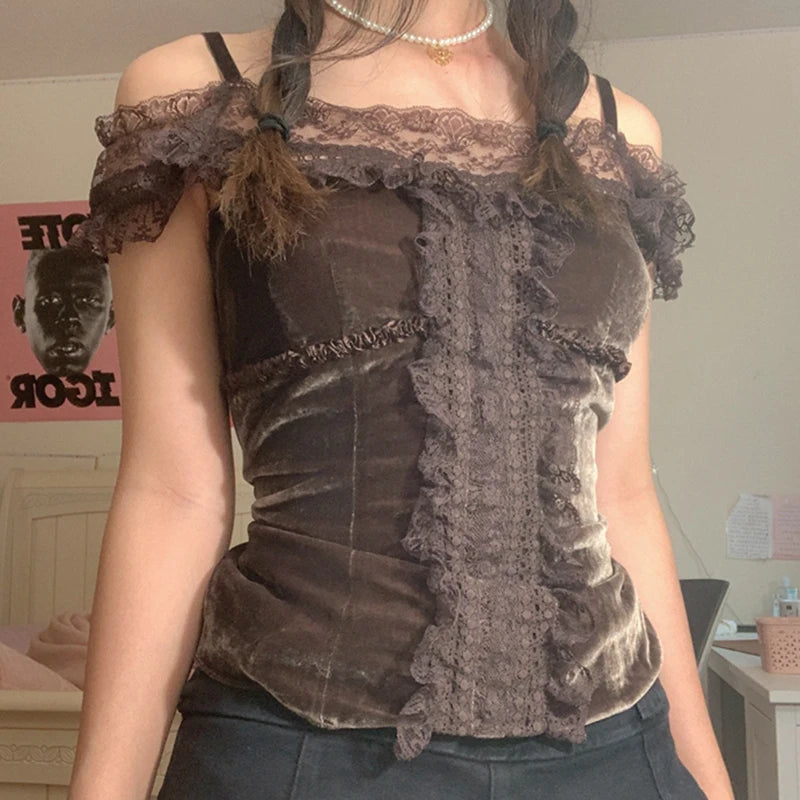 RetroElegance Vrouwen Vintage Ruffles Lace Trim Crop Top Sexy Off Shoulder T-shirt