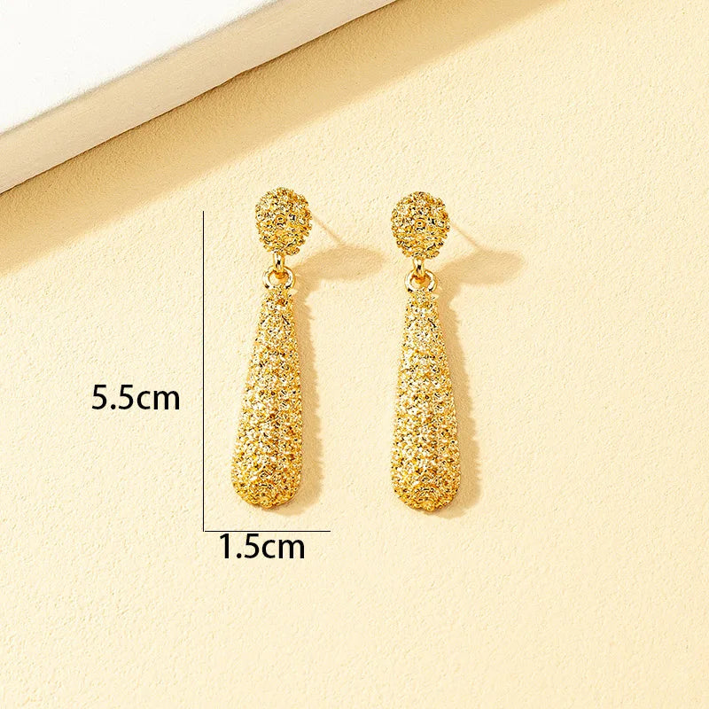 Splendidi orecchini a goccia d'acqua