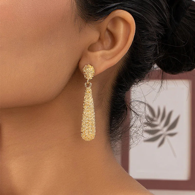 Splendidi orecchini a goccia d'acqua