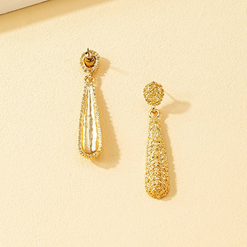 Splendidi orecchini a goccia d'acqua