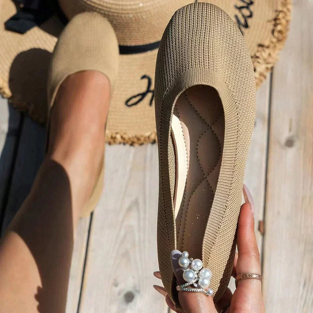 Khaki comfortabele schoenen van het merk Xelara, met een elastische ribstof en een flexibele zool, perfect voor dagelijks gebruik met een stijlvolle uitstraling en optimaal comfort.