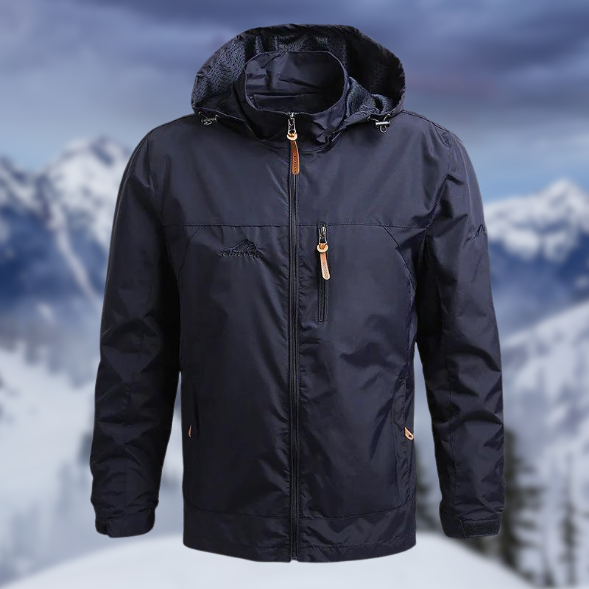 Donkerblauwe beschermende jas met capuchon en oranje ritsdetails. Deze jas is ideaal voor koude weersomstandigheden en outdoor activiteiten, en biedt zowel bescherming als een stijlvolle uitstraling. Perfect voor avontuurlijke momenten in een modern, functioneel ontwerp.