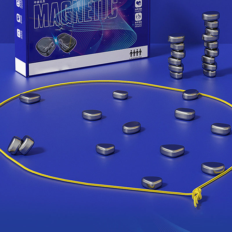 Een set van het magnetisch schaakspel, inclusief een gele draad die een speelveld omsluit, omringd door magnetische stukken. Het doosontwerp is zichtbaar op de achtergrond, met de tekst "MAGNETIC" en de bijbehorende elementen voor het spel, waaronder de magnetische schijven en handleiding. Het spel is ontworpen voor educatief en interactief gebruik.