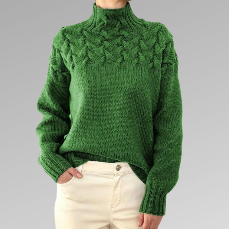 Zimora veelzijdige casual trui in groen met een gevlochten patroon op de schouders en een hoge kraag. De trui heeft een comfortabele pasvorm en lange mouwen, ideaal voor een stijlvolle en warme look. Perfect te combineren met lichte broeken voor een frisse uitstraling.
