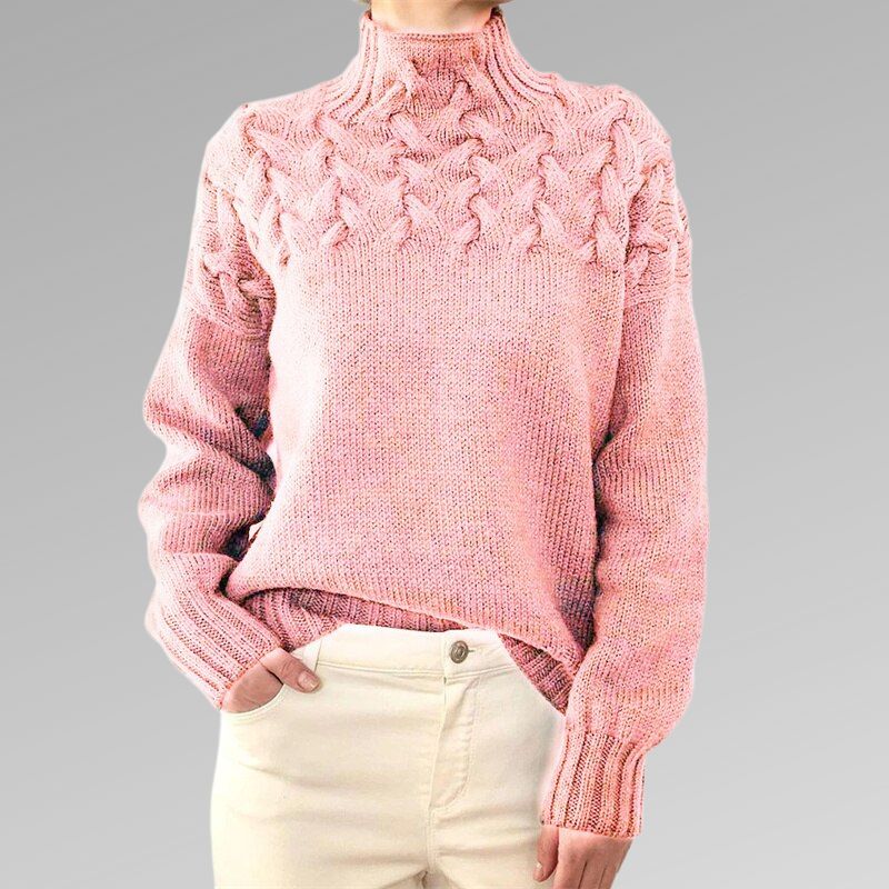 Zimora veelzijdige casual trui in zachtroze met een elegant gevlochten patroon op de schouders en een hoge kraag. De trui heeft een comfortabele pasvorm en lange mouwen, perfect voor een trendy en warme uitstraling. Combineer deze trui met lichte broeken voor een frisse en stijlvolle look.