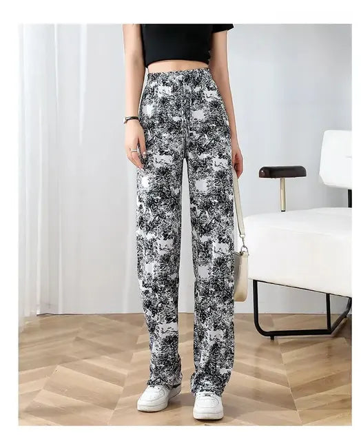 Pantalones acampanados de talle alto a rayas monocromáticas de Luna Stijl