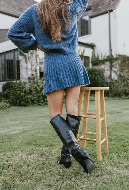 Entra nel Mondo Elegante di Elegance | Set Maglione e Gonna Pieghettati