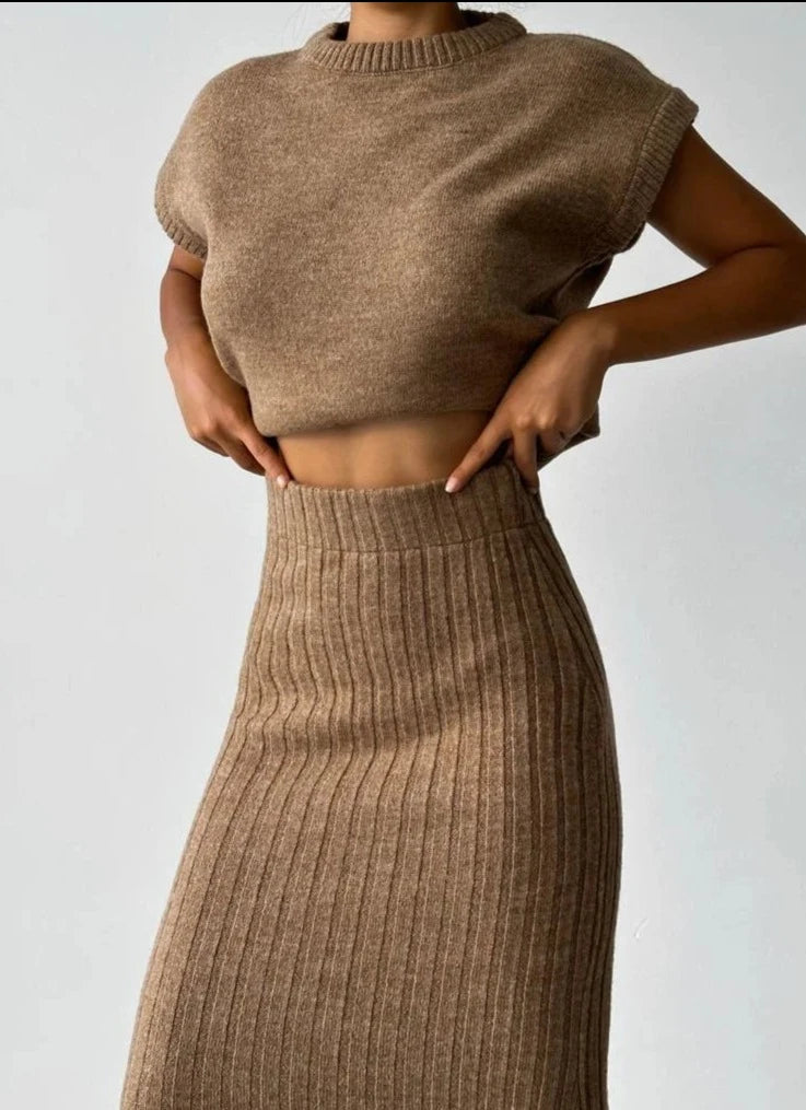 Betoverende Elegantie – Gebreide Rok en Mouwloos Vest Set voor Dames, Luxe Winter Ensemble