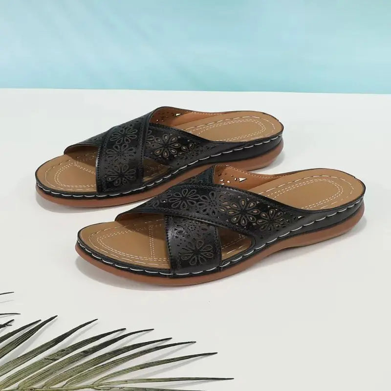 Velanora - Orthopedic women's sandal with floral pattern