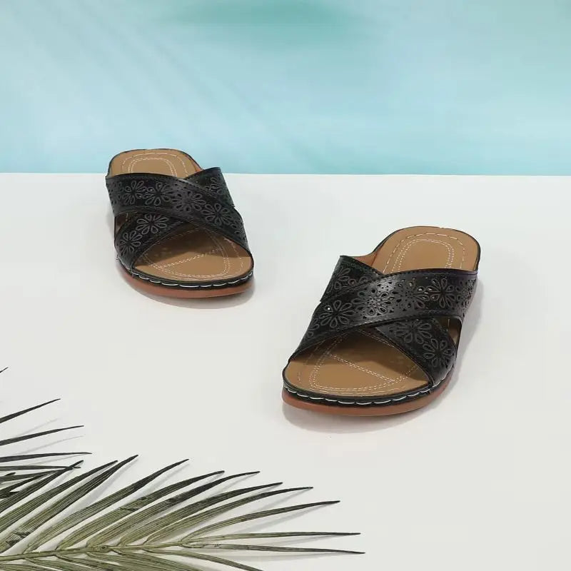 Velanora - Orthopedic women's sandal with floral pattern