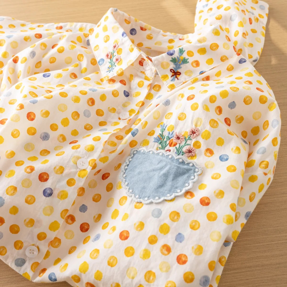 Sunshine Chic Gele Polkadot Overhemden en Blouses