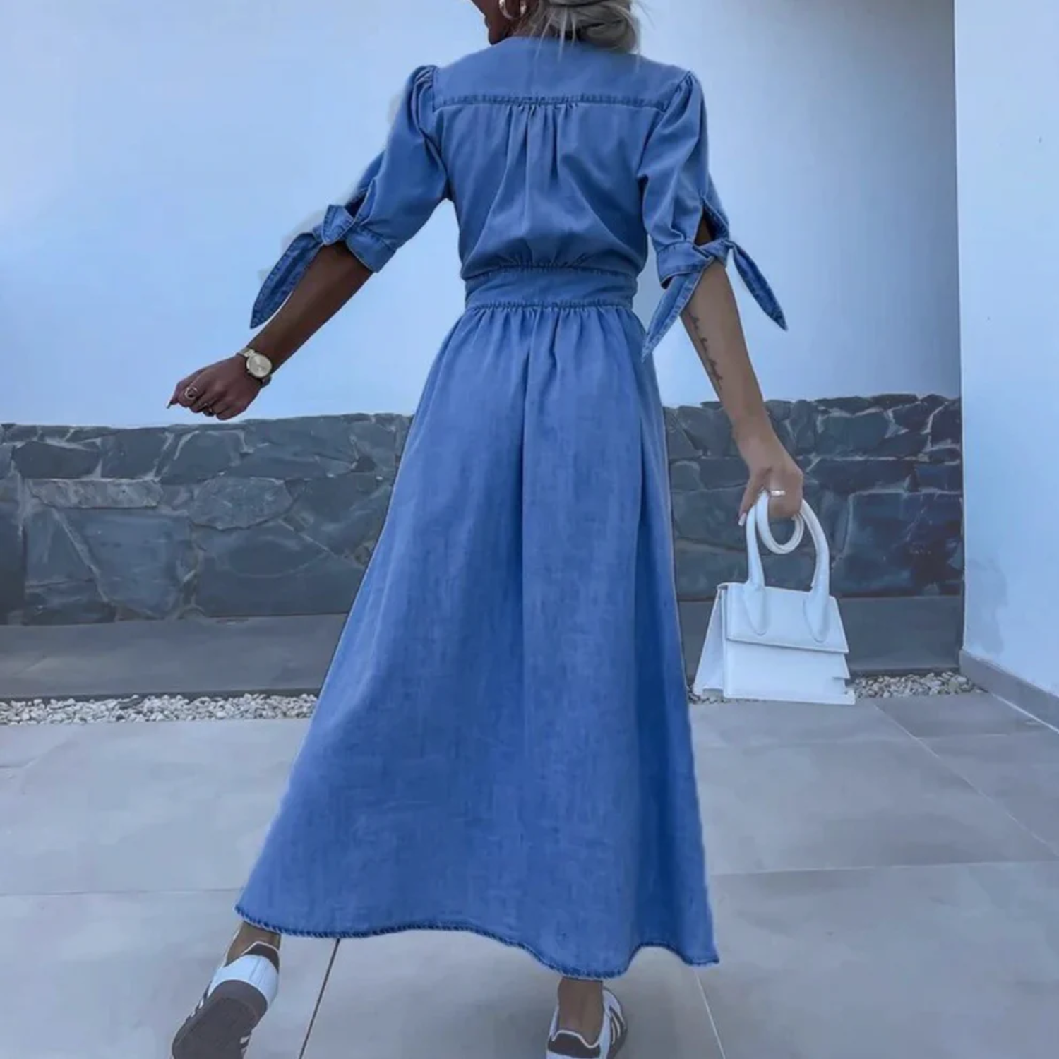 Vintage Jeanskleid - Mode durch Sonnige Dämmerung