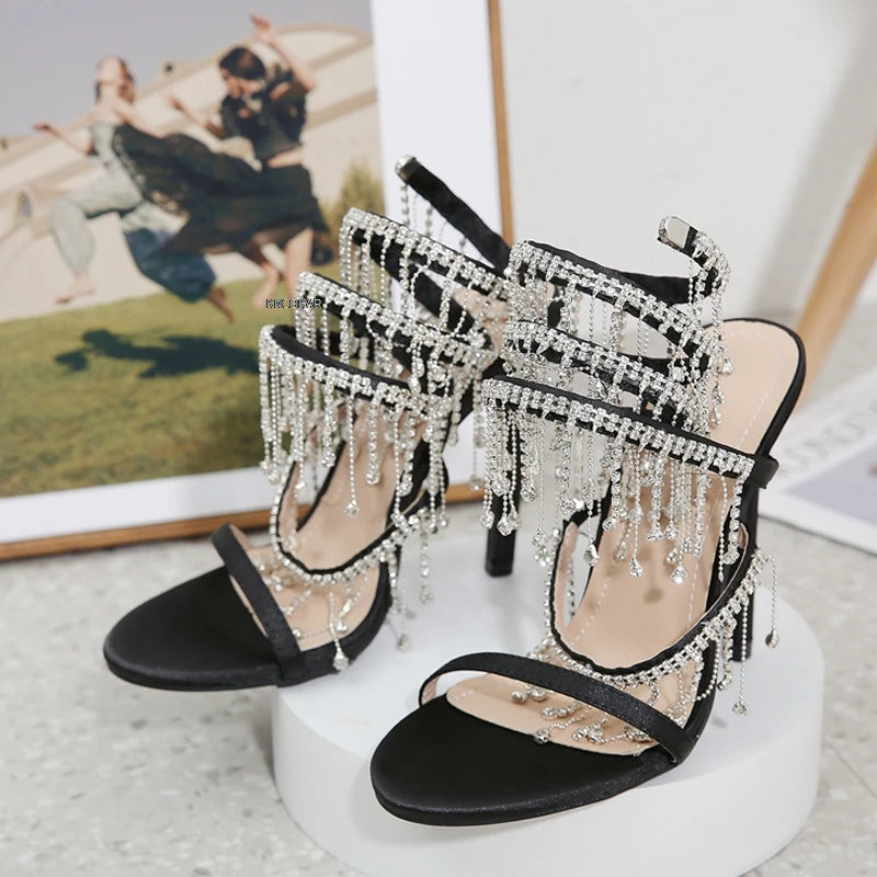LuxeChic Glänzende Kristall Quasten Sandalen
