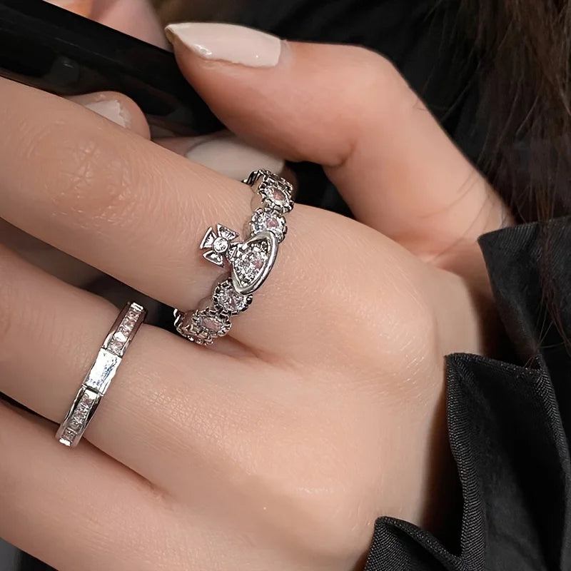 Punk Hiphop Saturn Planet Finger Ring von Cosmic Charms