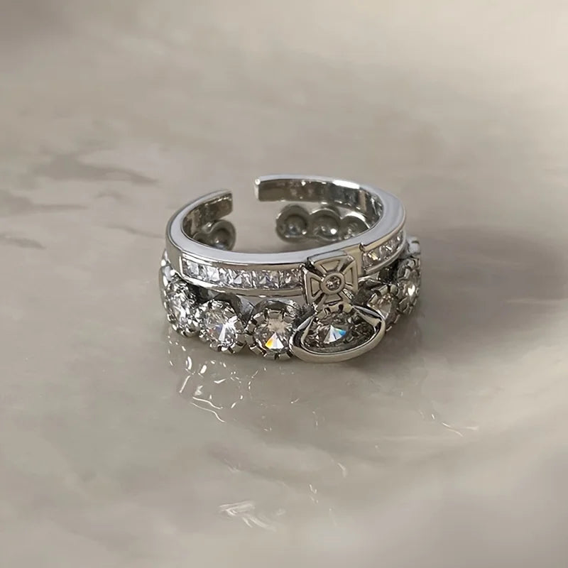 Punk Hiphop Saturn Planet Finger Ring von Cosmic Charms