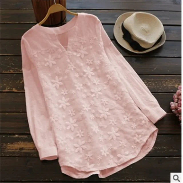 Sommer- und Herbstbluse mit Spitze und Stickerei
