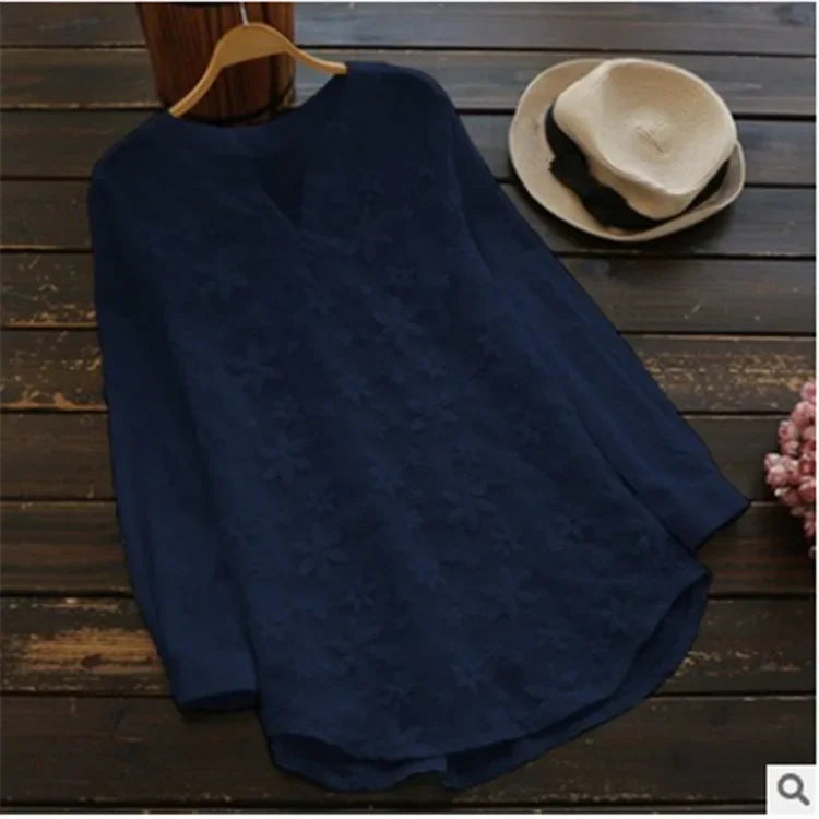 Sommer- und Herbstbluse mit Spitze und Stickerei