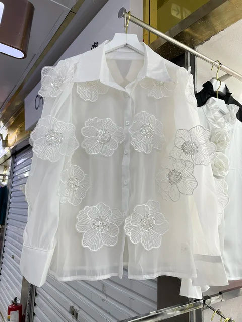 Verführerische Mesh-Bluse mit Pailletten und Blumen