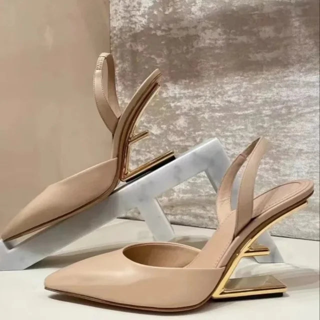 Scarpe con tacco alto e sandali di design per l'estate