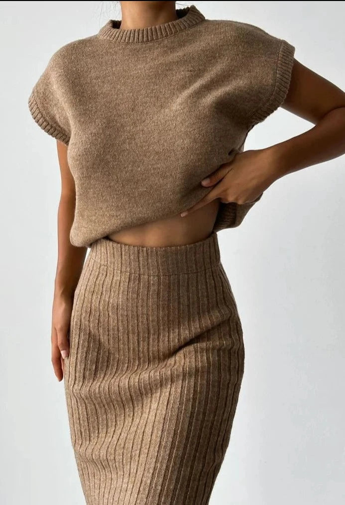 Betörende Eleganz – Gestrickter Rock und Ärmelloses Weste Set für Damen, Luxuriöses Winterensemble