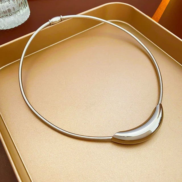 Verfeinerte Hiphop Punk Boog Choker Halskette für Frauen