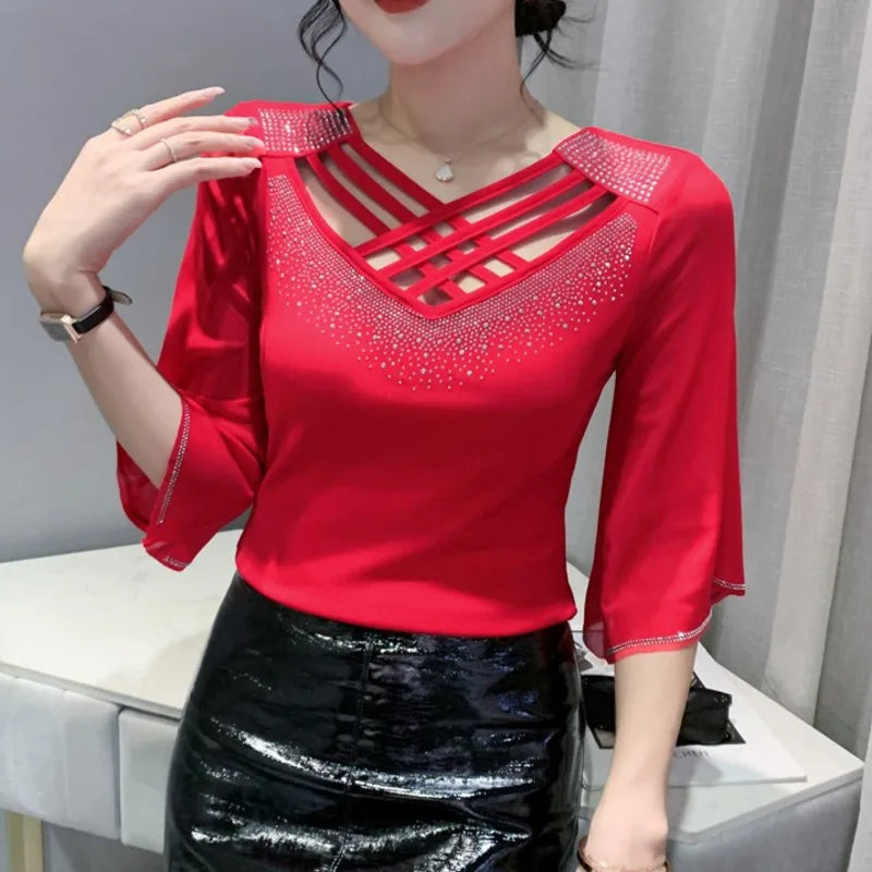 Maglietta con scollo a V seducente e maniche a tre quarti