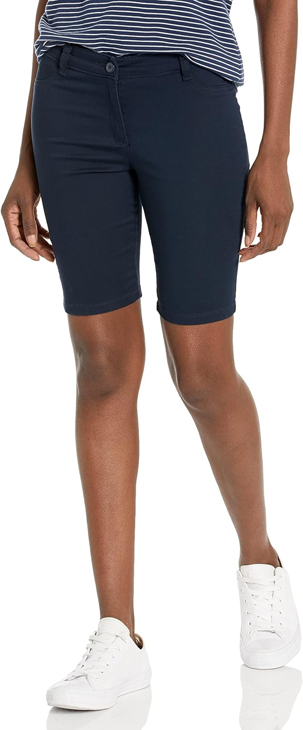 StyleMinded Junior Uniform Bermuda Shorts für modische Sommerlooks