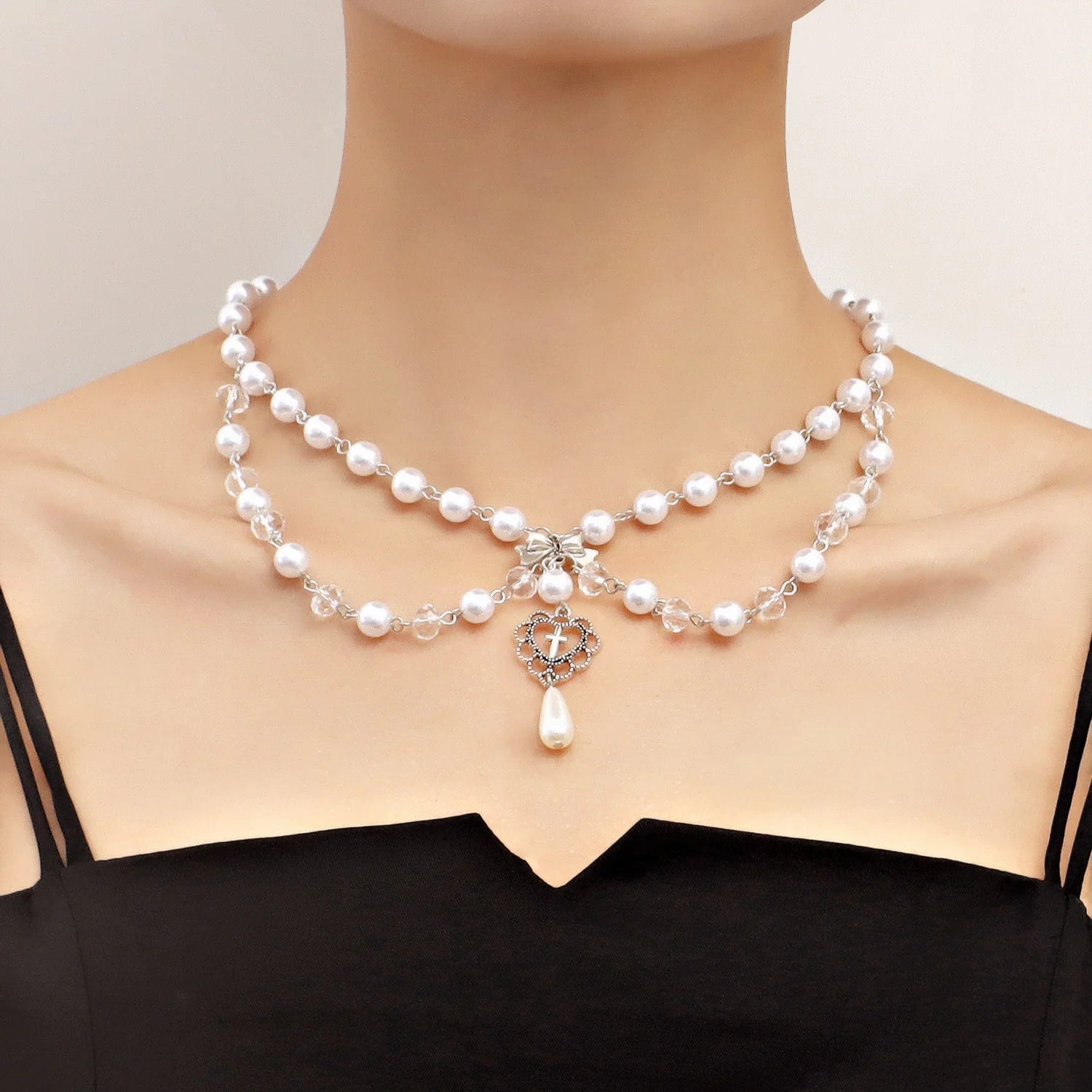Aurora Love Butterfly Kruis Halsketting met Parelkwastjes