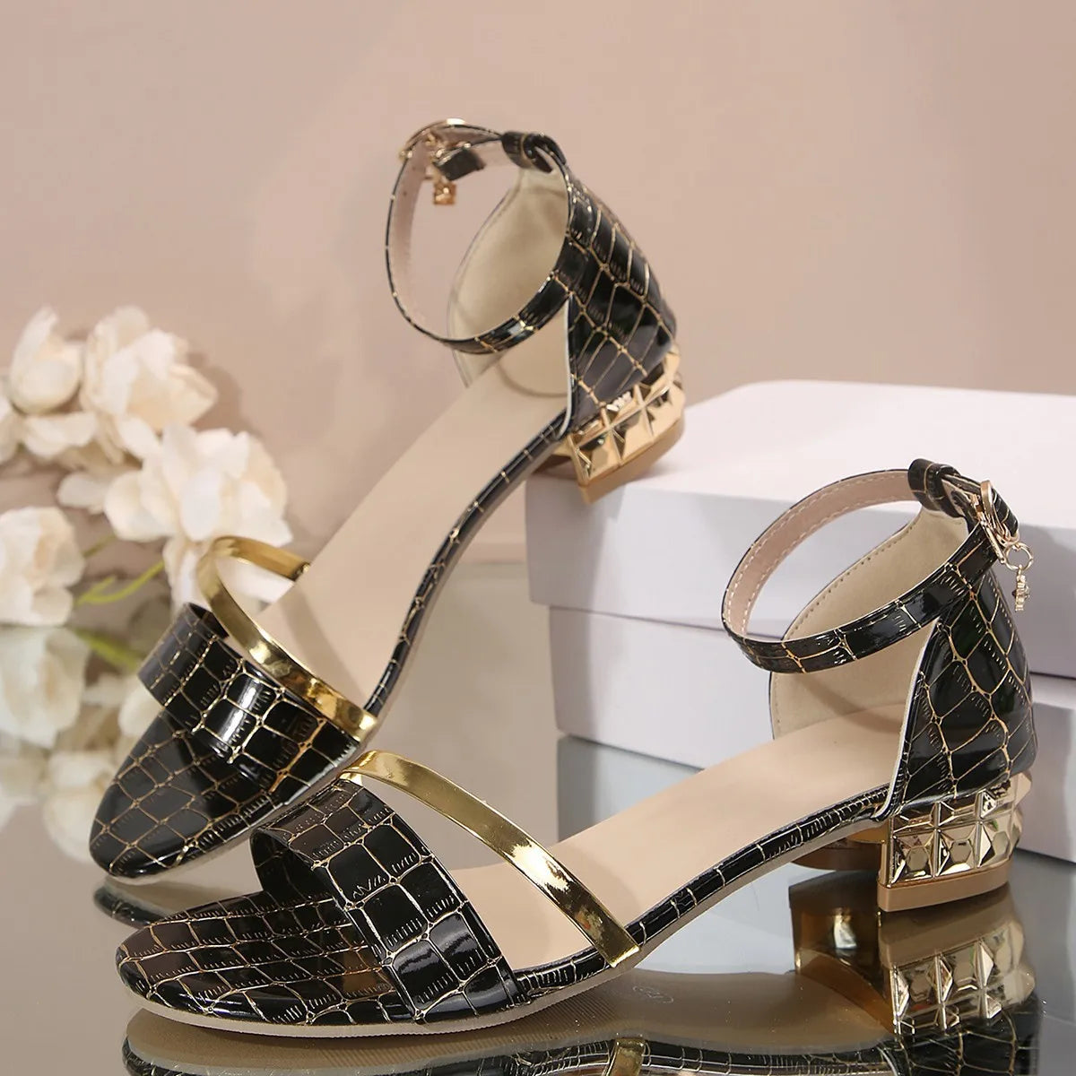 Zomerse Gouden Sandalen van SoleLuxe