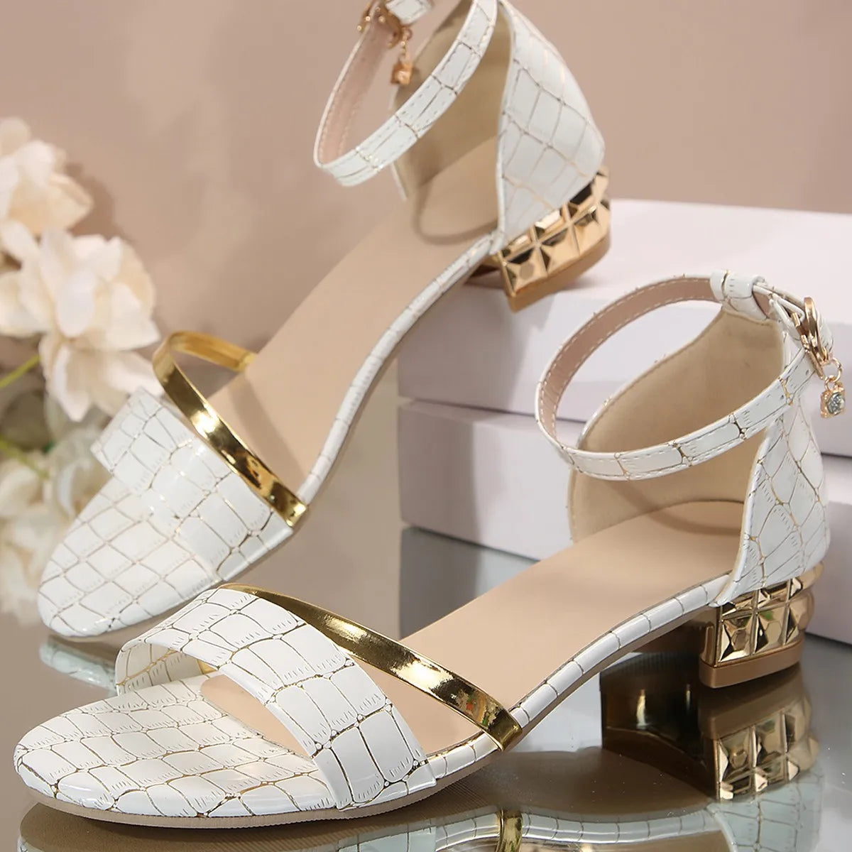 Zomerse Gouden Sandalen van SoleLuxe