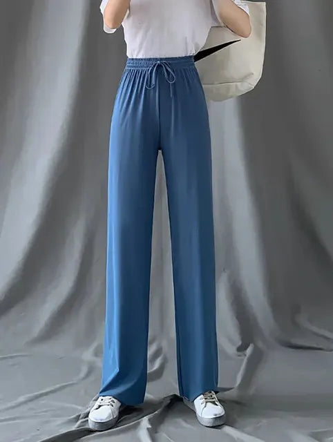 Pantaloni eleganti da donna con fondo a campana drappeggiato in seta ghiaccio e vita alta con gamba dritta