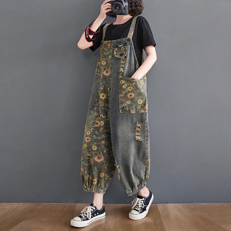 Salopette di jeans con fiori Nova Dames per uno stile estivo chic