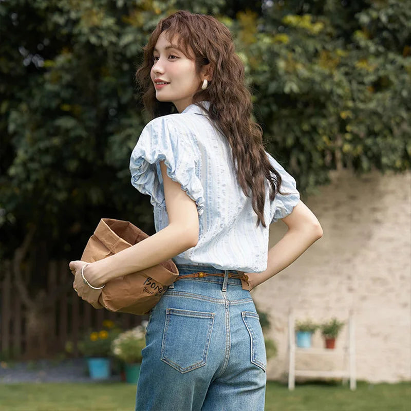 Brilla con stile con la nuova eleganza estiva di "Strisce Blu"