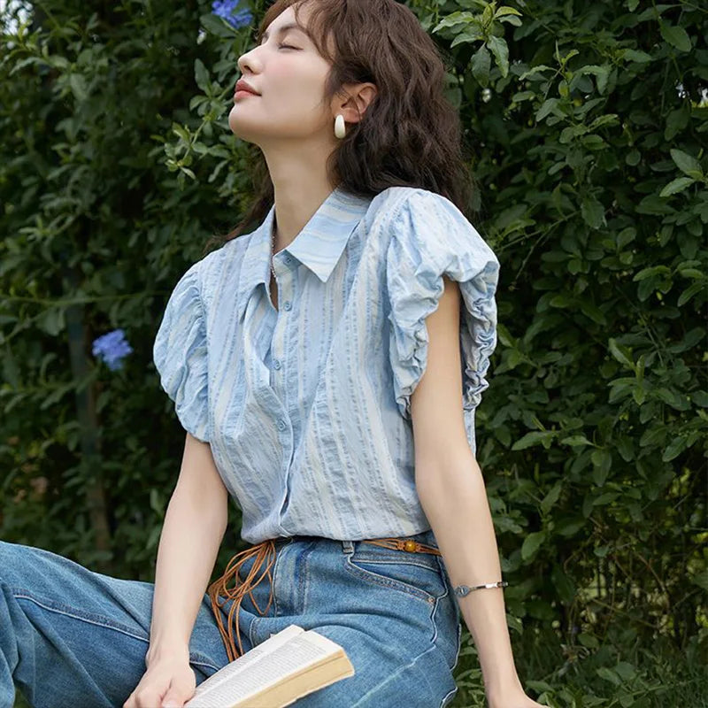 Brilla con stile con la nuova eleganza estiva di "Strisce Blu"