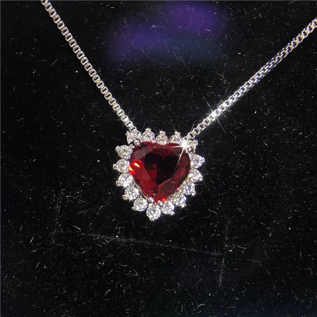 Splendidi set di gioielli CC con cuore rosso in zirconia