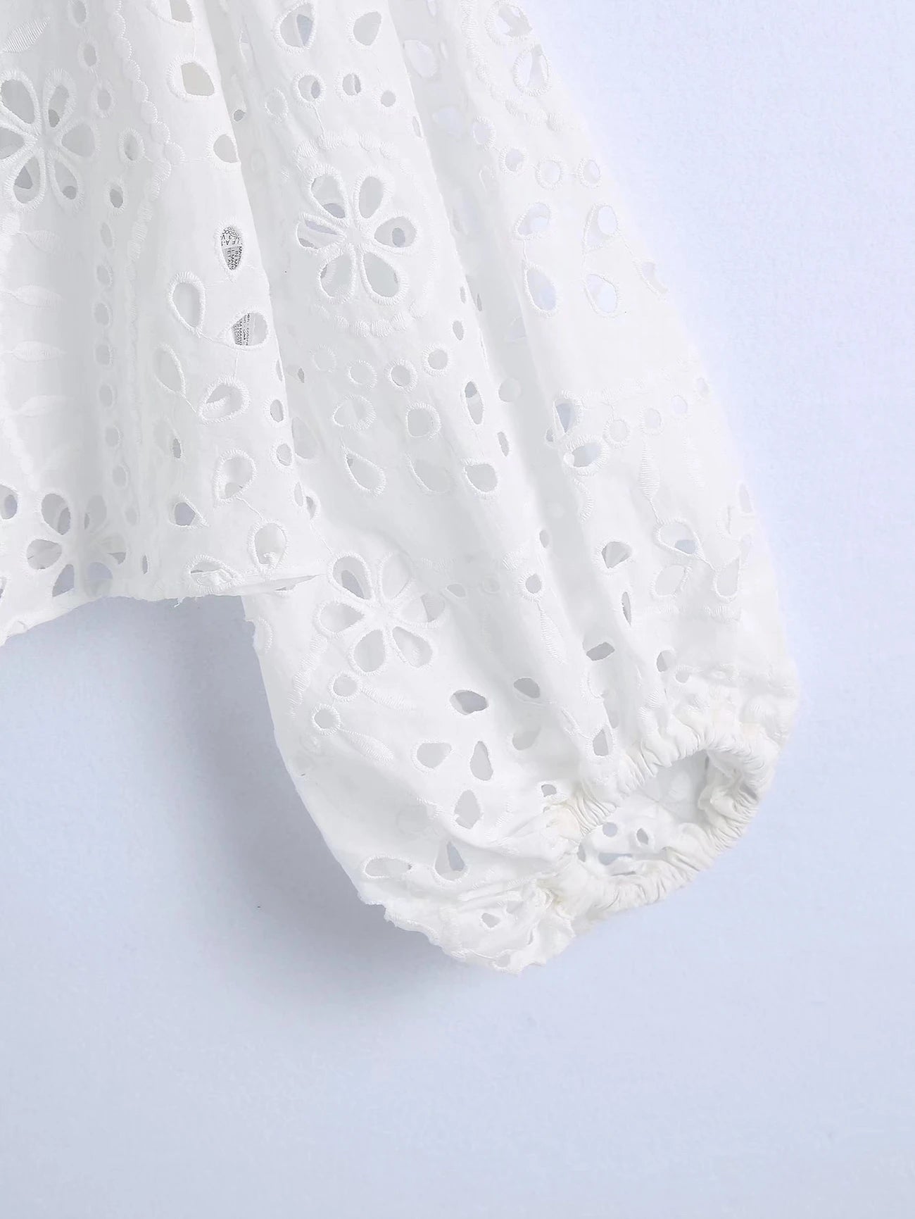 Zonnewindmode Betörend Sommerweiß Bluse mit Spitzenarbeit und Stickerei