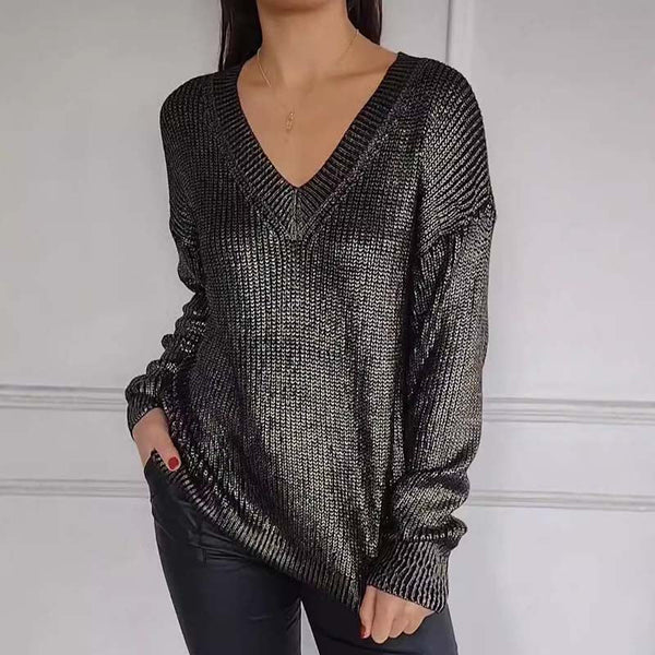 De D'Luxa metallic trui in zwart heeft een glinsterende afwerking en een V-hals. De losse pasvorm en lange mouwen bieden comfort en stijl, terwijl de glinsterende textuur zorgt voor een moderne, chique uitstraling. Perfect voor een trendy en elegante look.