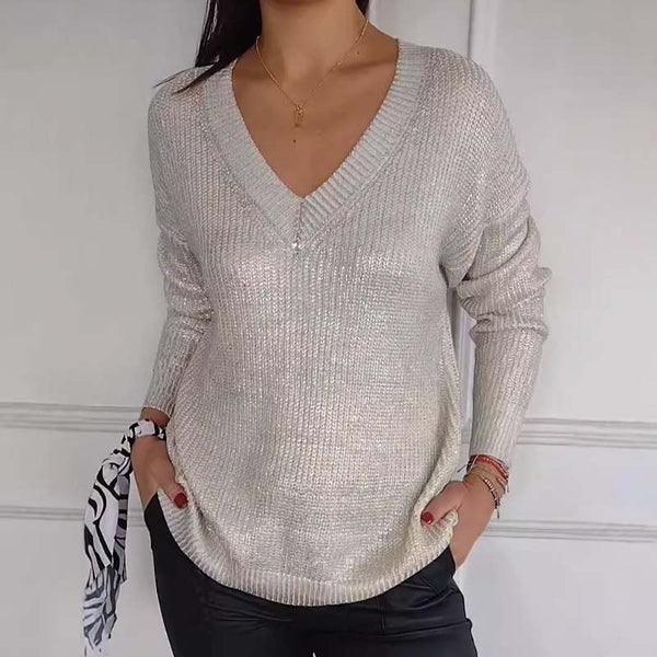 De D'Luxa metallic trui in zilver heeft een elegante V-hals en een luchtige, ontspannen pasvorm. Het subtiele glinsterende effect maakt deze trui een perfecte keuze voor een trendy en verfijnde look. Het is ideaal voor zowel casual als chique gelegenheden.