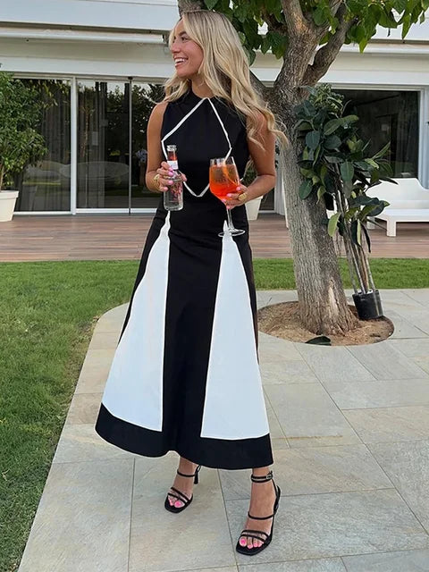 LunaMaxi Dress with Chic Print and Lace-up Closure