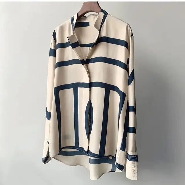 Seidenbluse mit geometrischem Muster