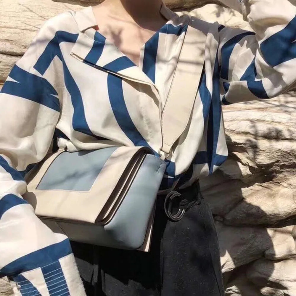 Seidenbluse mit geometrischem Muster