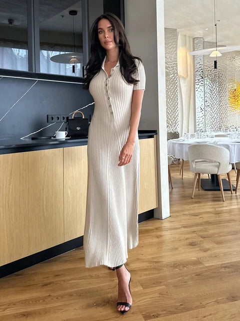 Elegante Gebreide Lange Jurk met Metalen Knoopsluiting